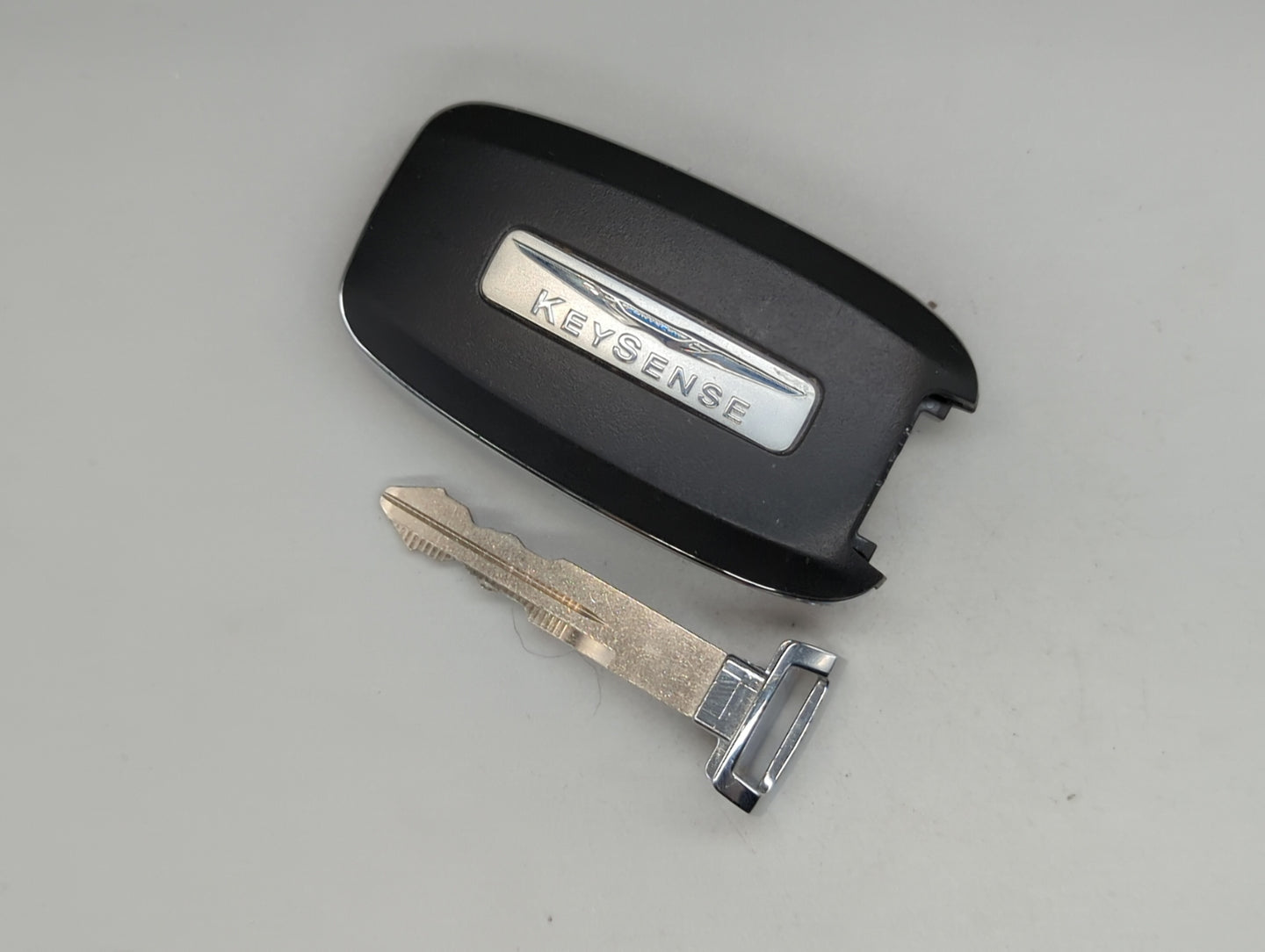Chrysler Pacifica Keyless Entry Remote Fob M3N-97395900 68238686 3 buttons - Oemusedautoparts1.com
