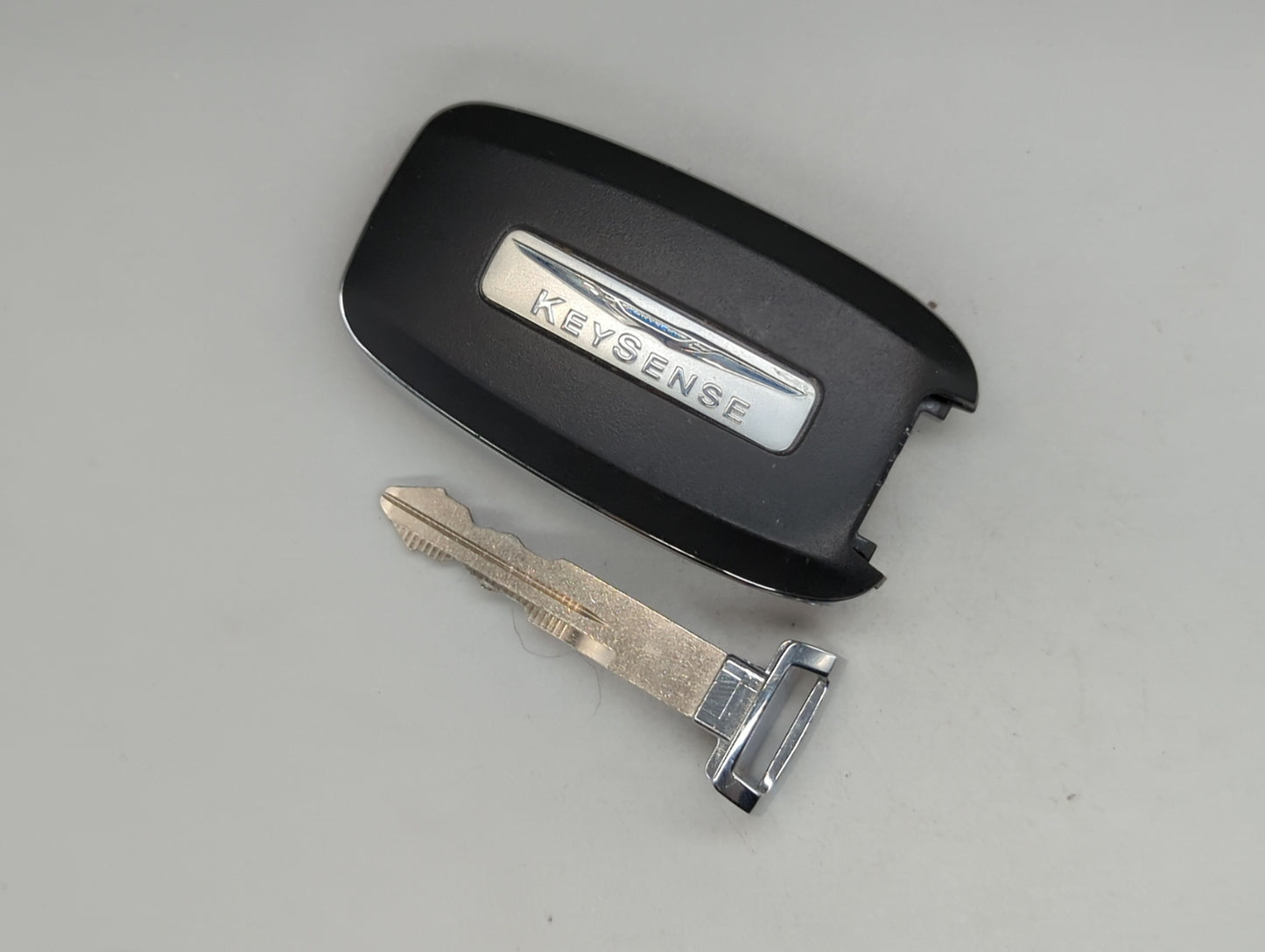 Chrysler Pacifica Keyless Entry Remote Fob M3N-97395900 68238686 3 buttons - Oemusedautoparts1.com
