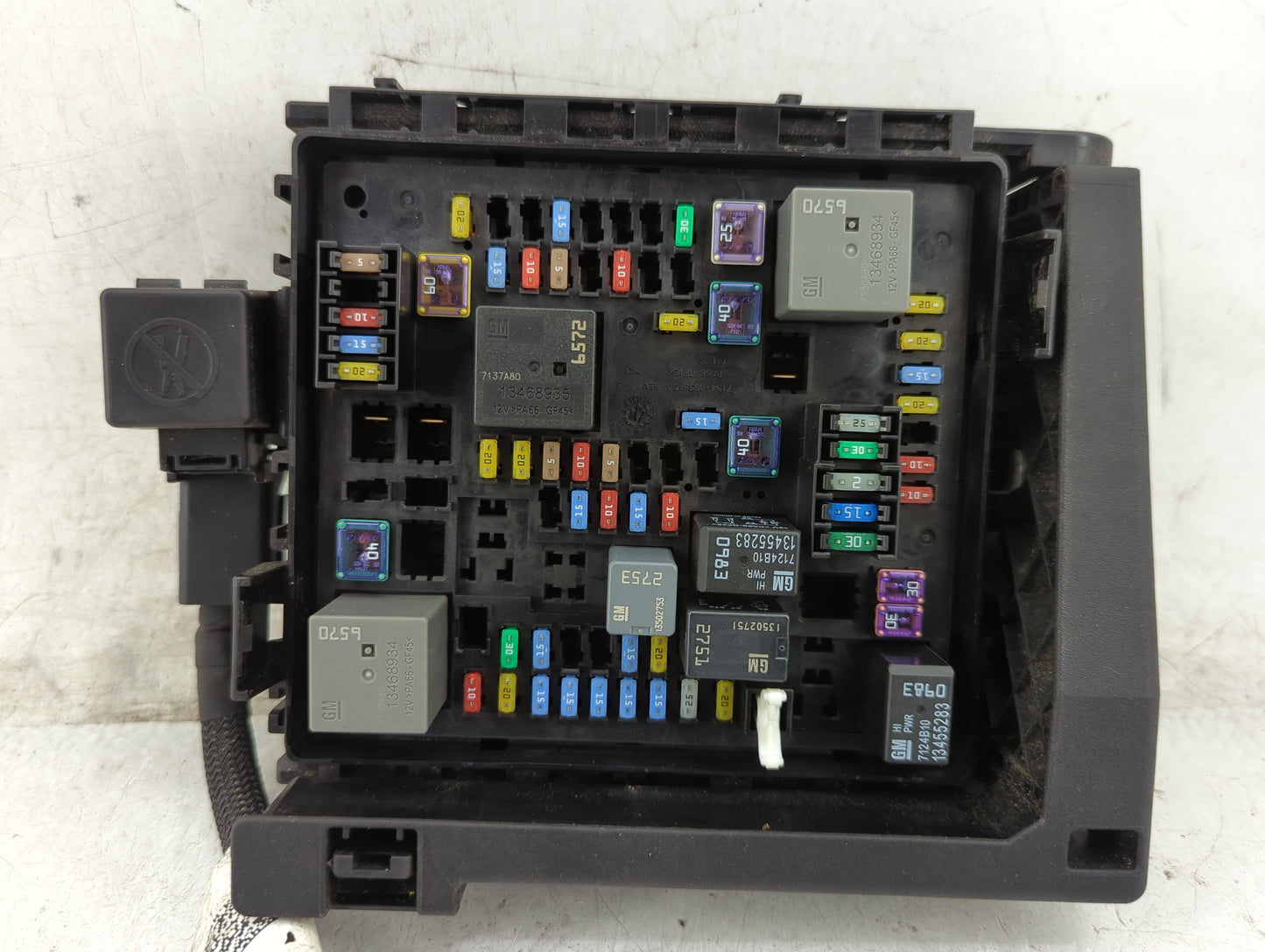 2022 Chrysler Traveler Fusebox Fuse Box Panel Relay Module P/N:7171-4521-30 Fits OEM Used Auto Parts - Oemusedautoparts1.com