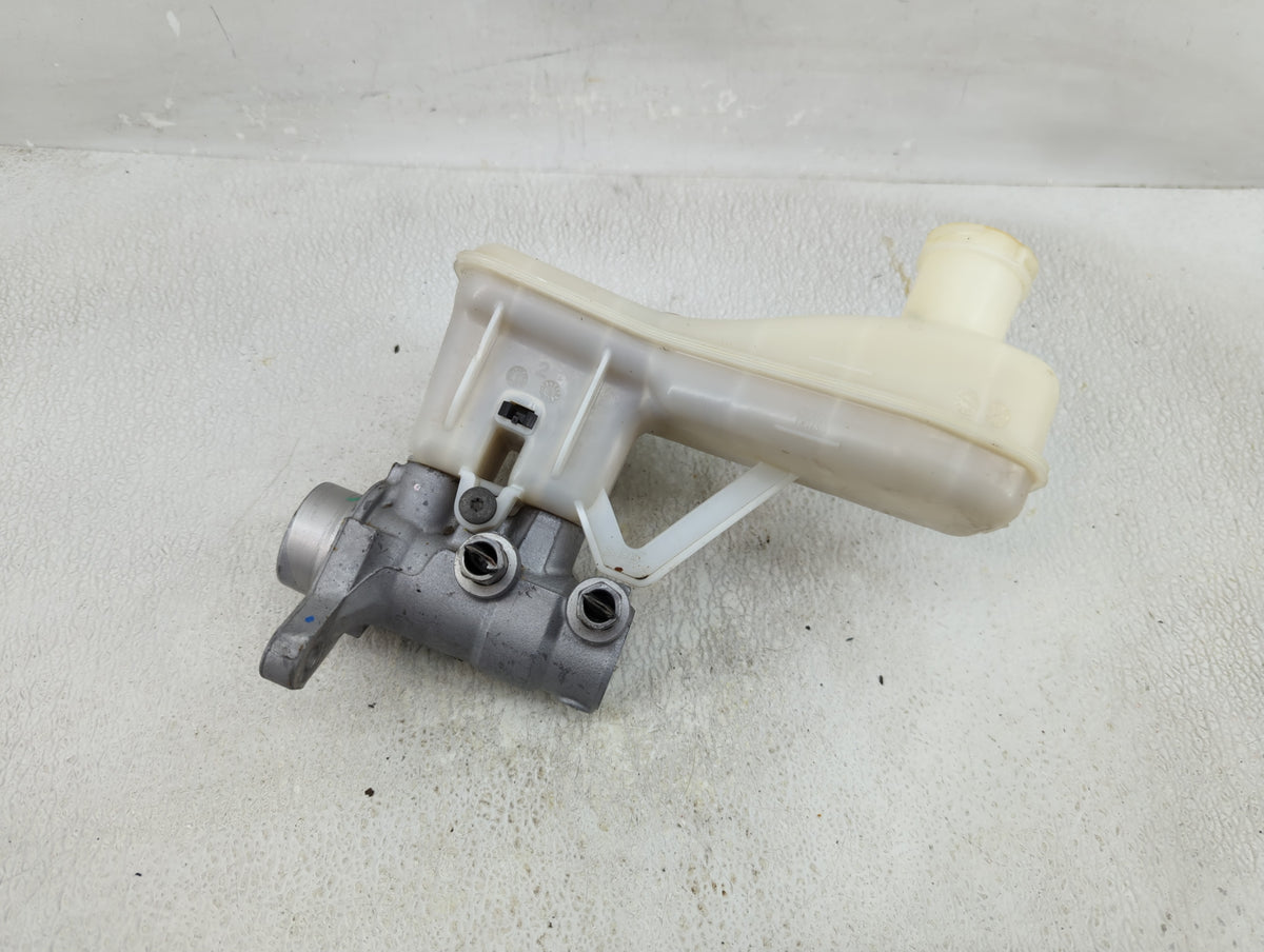 2020-2022 Chrysler Voyager Brake Master Cylinder 1277863 - Oemusedautoparts1.com