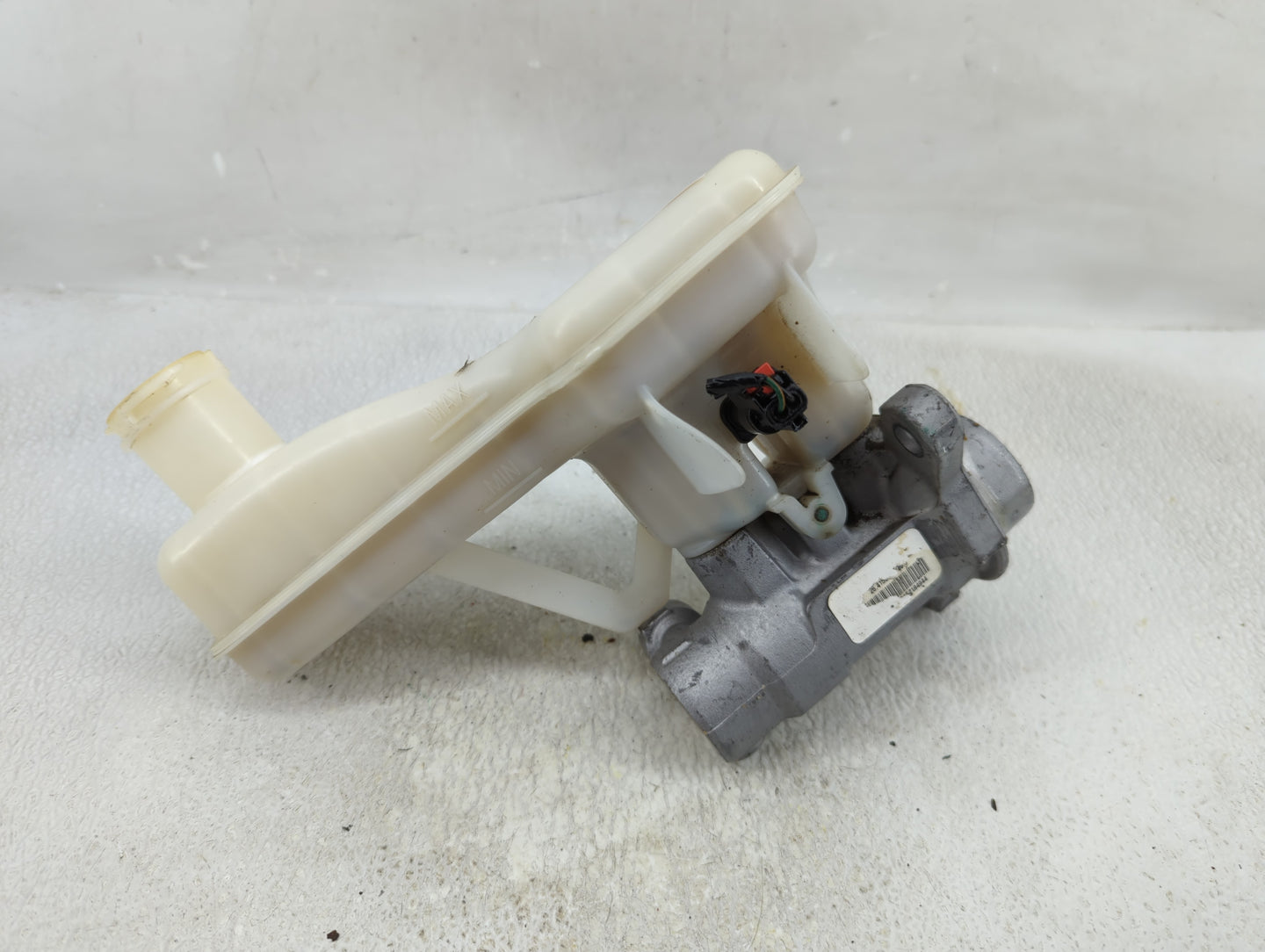 2020-2022 Chrysler Voyager Brake Master Cylinder 1277863 - Oemusedautoparts1.com
