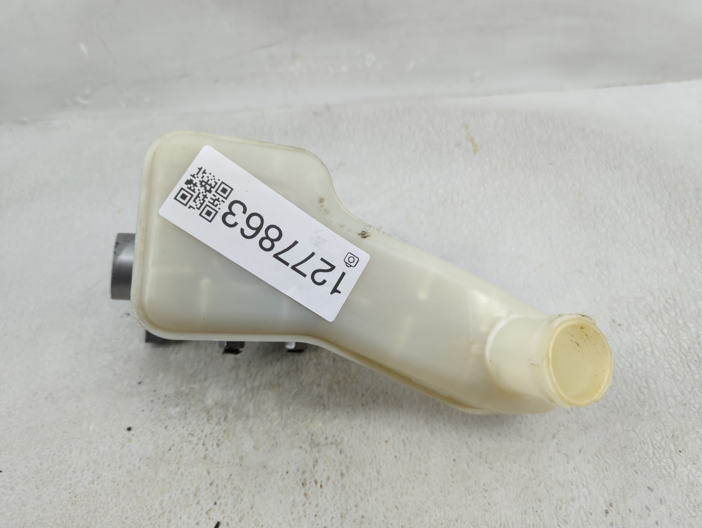 2020-2022 Chrysler Voyager Brake Master Cylinder - Oemusedautoparts1.com