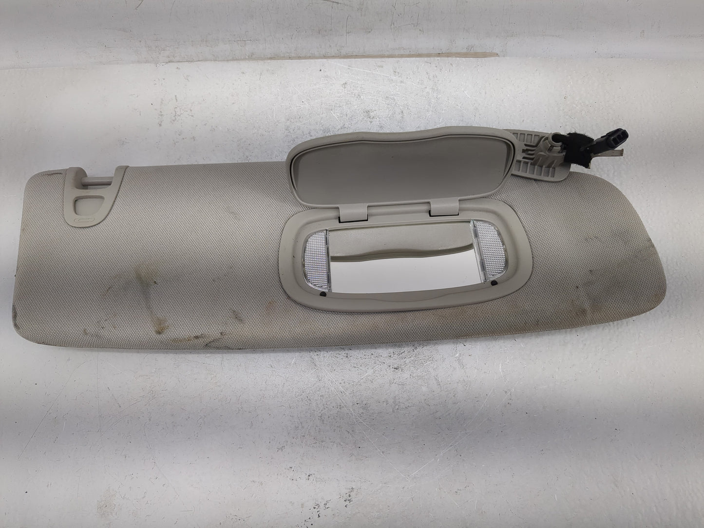 2020-2022 Chrysler Voyager Sun Visor Shade Replacement Passenger Right Mirror Fits Fits 2020 2021 2022 OEM Used Auto Parts -