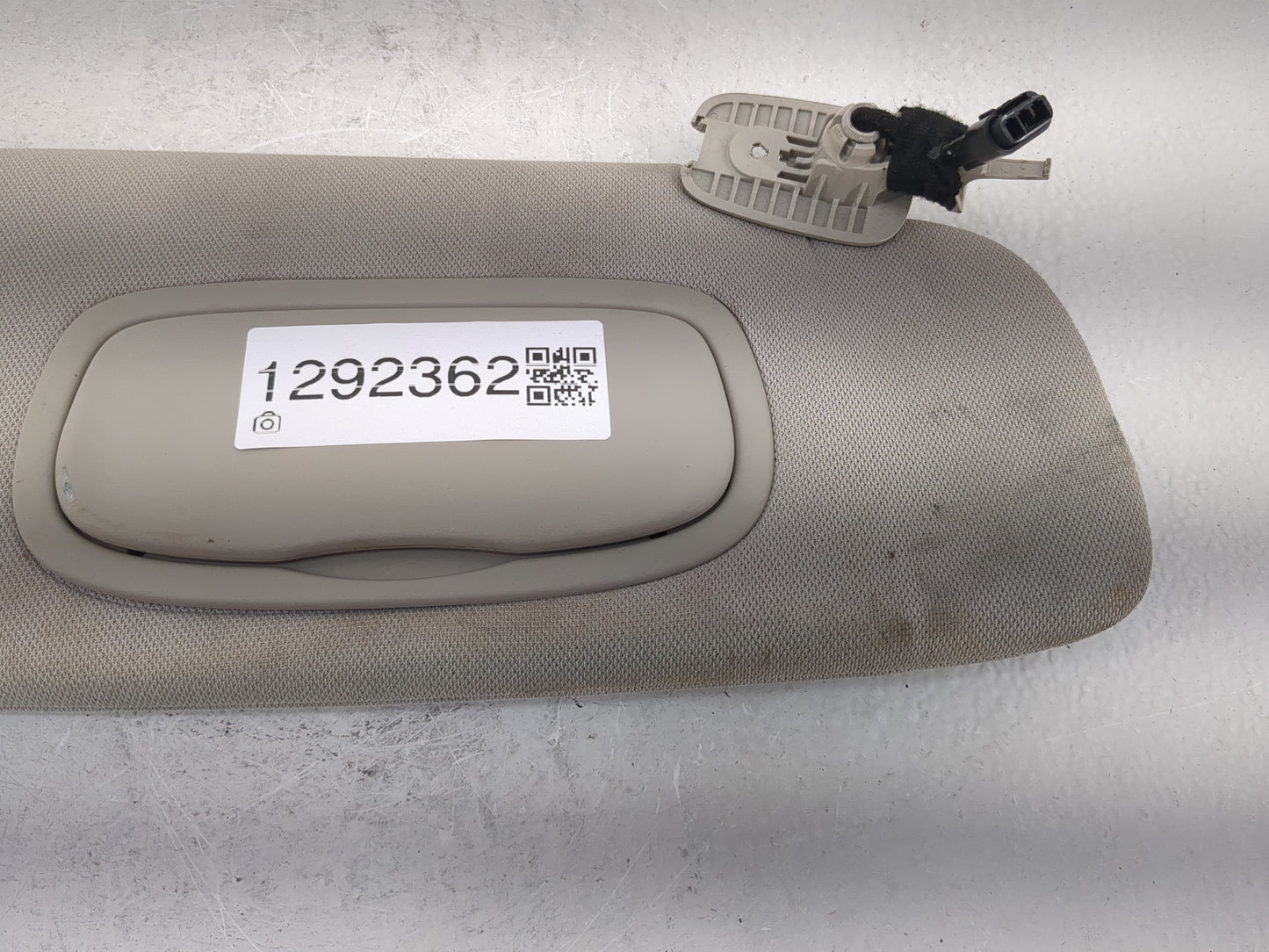 2020-2022 Chrysler Voyager Sun Visor Shade Replacement Passenger Right Mirror Fits Fits 2020 2021 2022 OEM Used Auto Parts -
