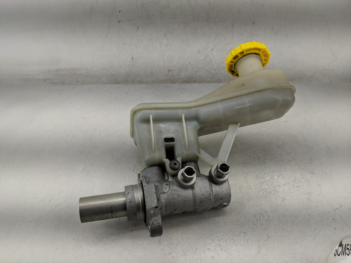2020-2022 Chrysler Voyager Brake Master Cylinder 1311484 - Oemusedautoparts1.com