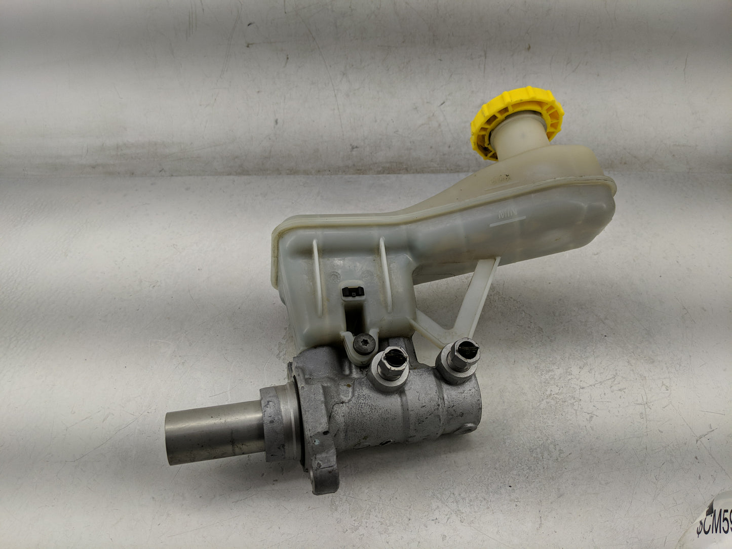 2020-2022 Chrysler Voyager Brake Master Cylinder 1311484 - Oemusedautoparts1.com