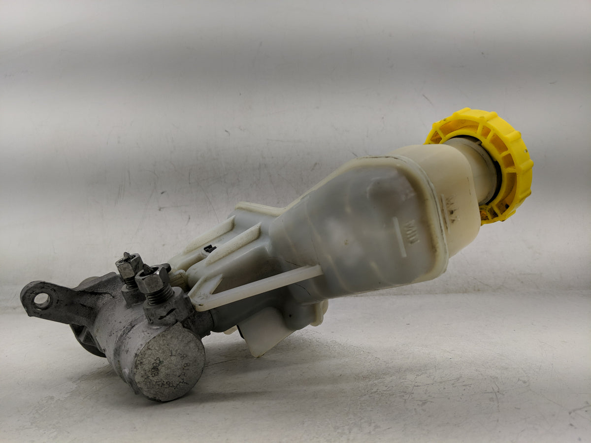 2020-2022 Chrysler Voyager Brake Master Cylinder 1311484 - Oemusedautoparts1.com