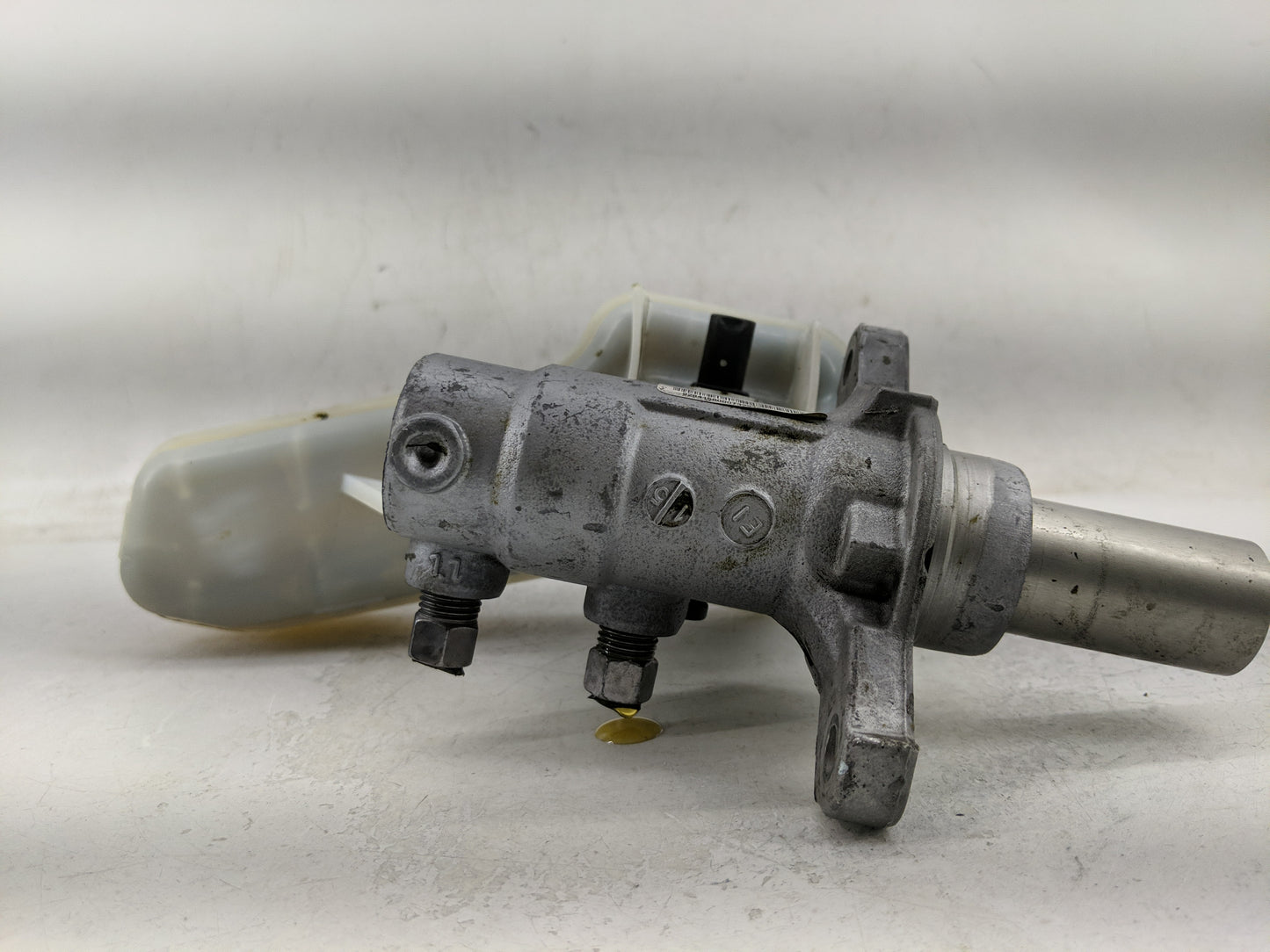 2020-2022 Chrysler Voyager Brake Master Cylinder 1311484 - Oemusedautoparts1.com
