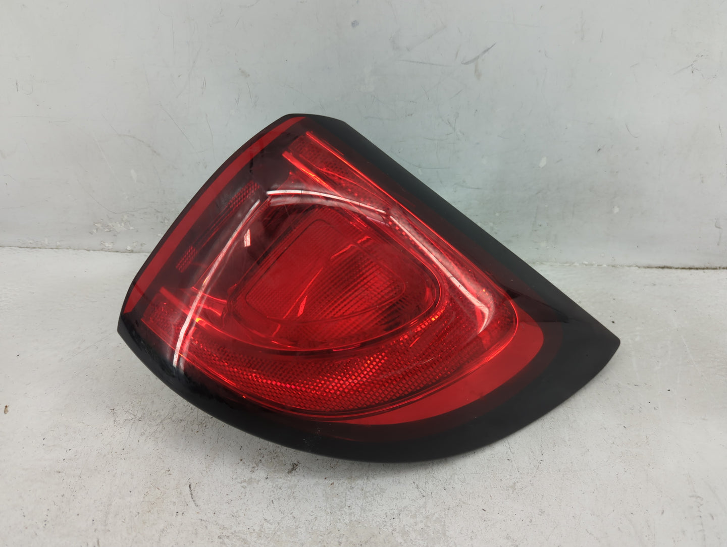 2020-2022 Chrysler Voyager Tail Light Assembly Passenger Right OEM P/N:P68229028AD Fits Fits 2017 2018 2019 2020 2021 2022 O