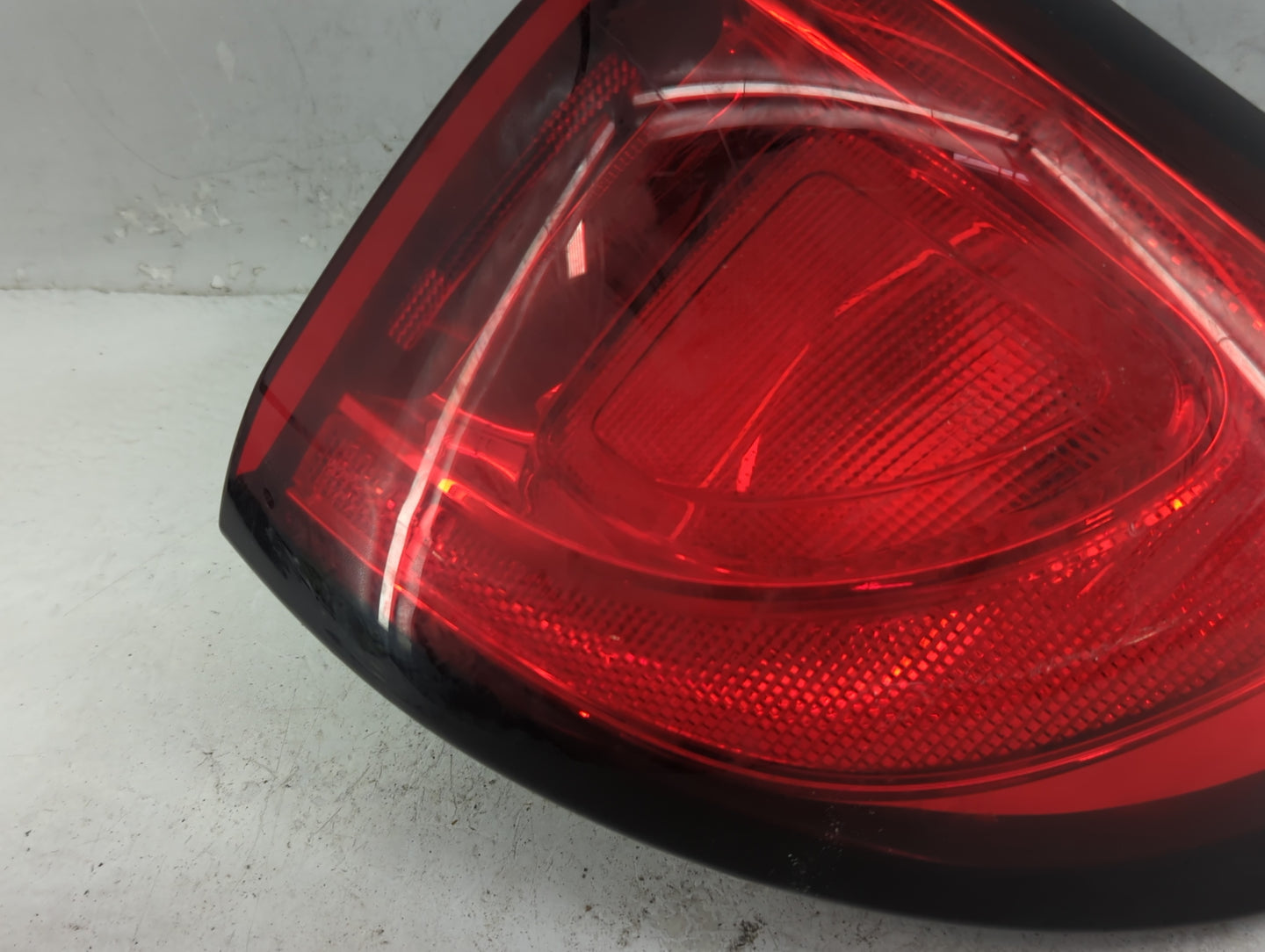 2020-2022 Chrysler Voyager Tail Light Assembly Passenger Right OEM P/N:P68229028AD Fits Fits 2017 2018 2019 2020 2021 2022 O