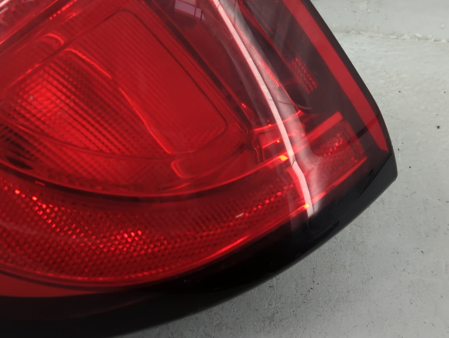 2020-2022 Chrysler Voyager Tail Light Assembly Driver Left OEM P/N:68229029AD Fits Fits 2017 2018 2019 2020 2021 2022 OEM Us