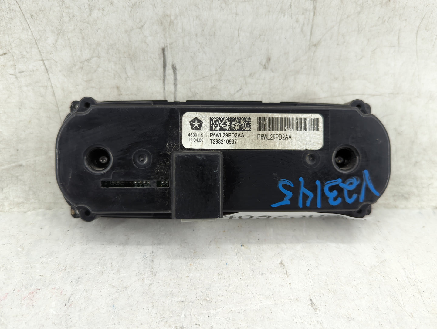 2020-2022 Chrysler Voyager Climate Control Module Temperature AC/Heater Replacement P/N:P6WL29PD2AA Fits Fits 2020 2021 2022