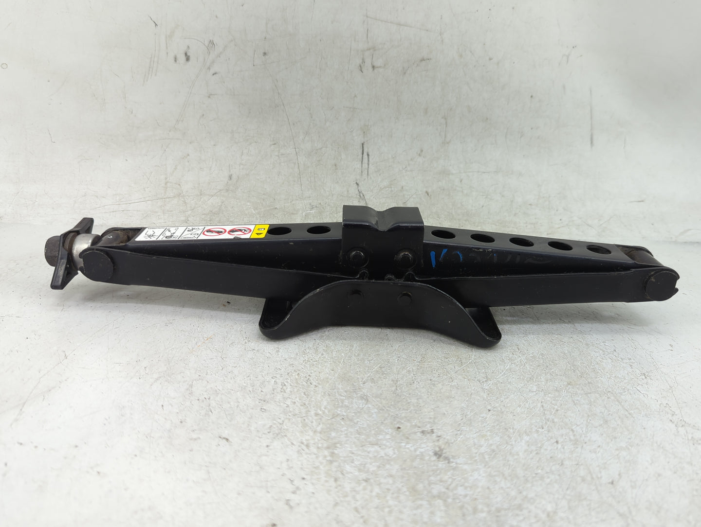 2022 Chrysler Voyager Spare Scissor Car Jack - Oemusedautoparts1.com
