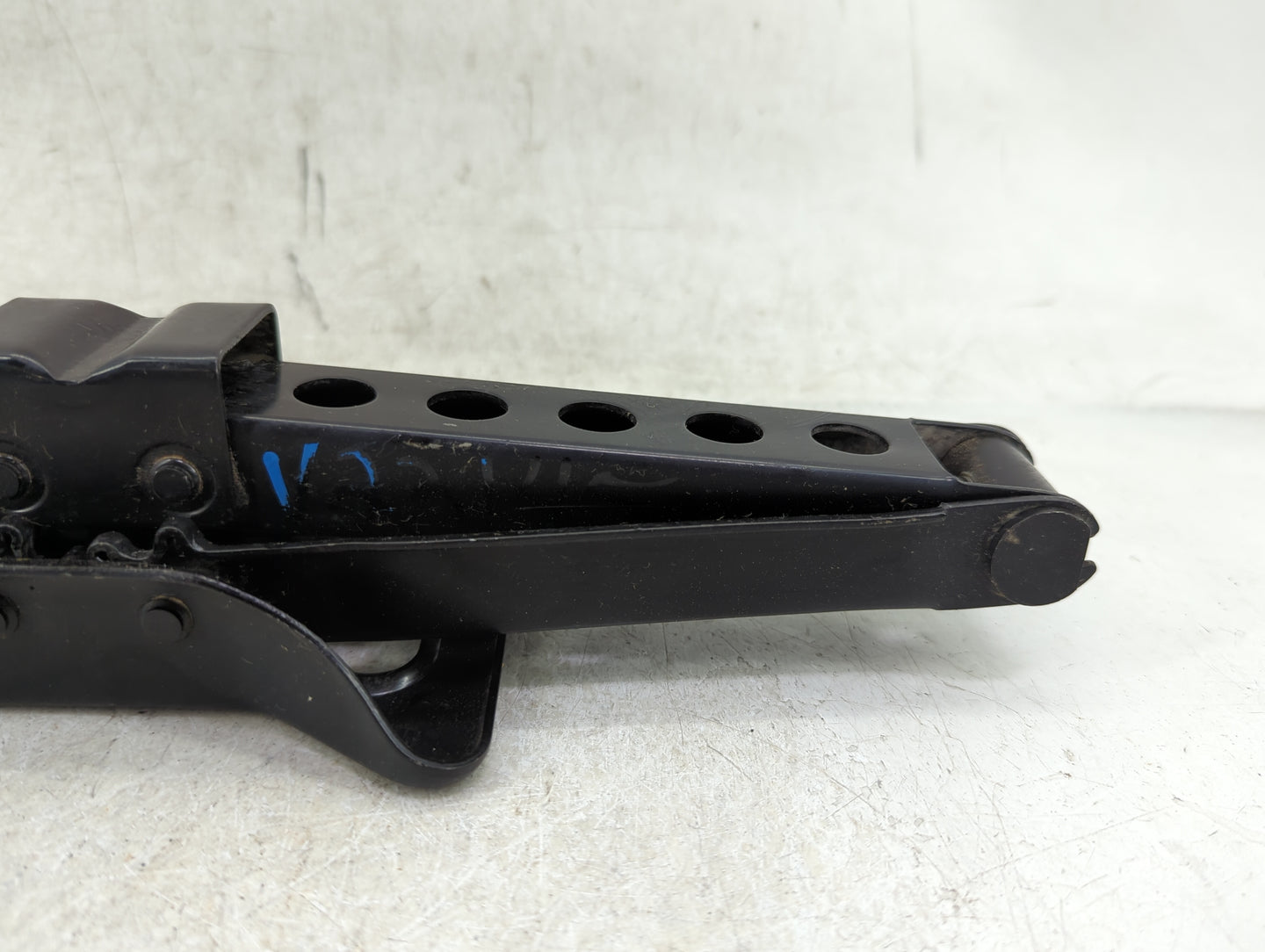 2022 Chrysler Voyager Spare Scissor Car Jack - Oemusedautoparts1.com
