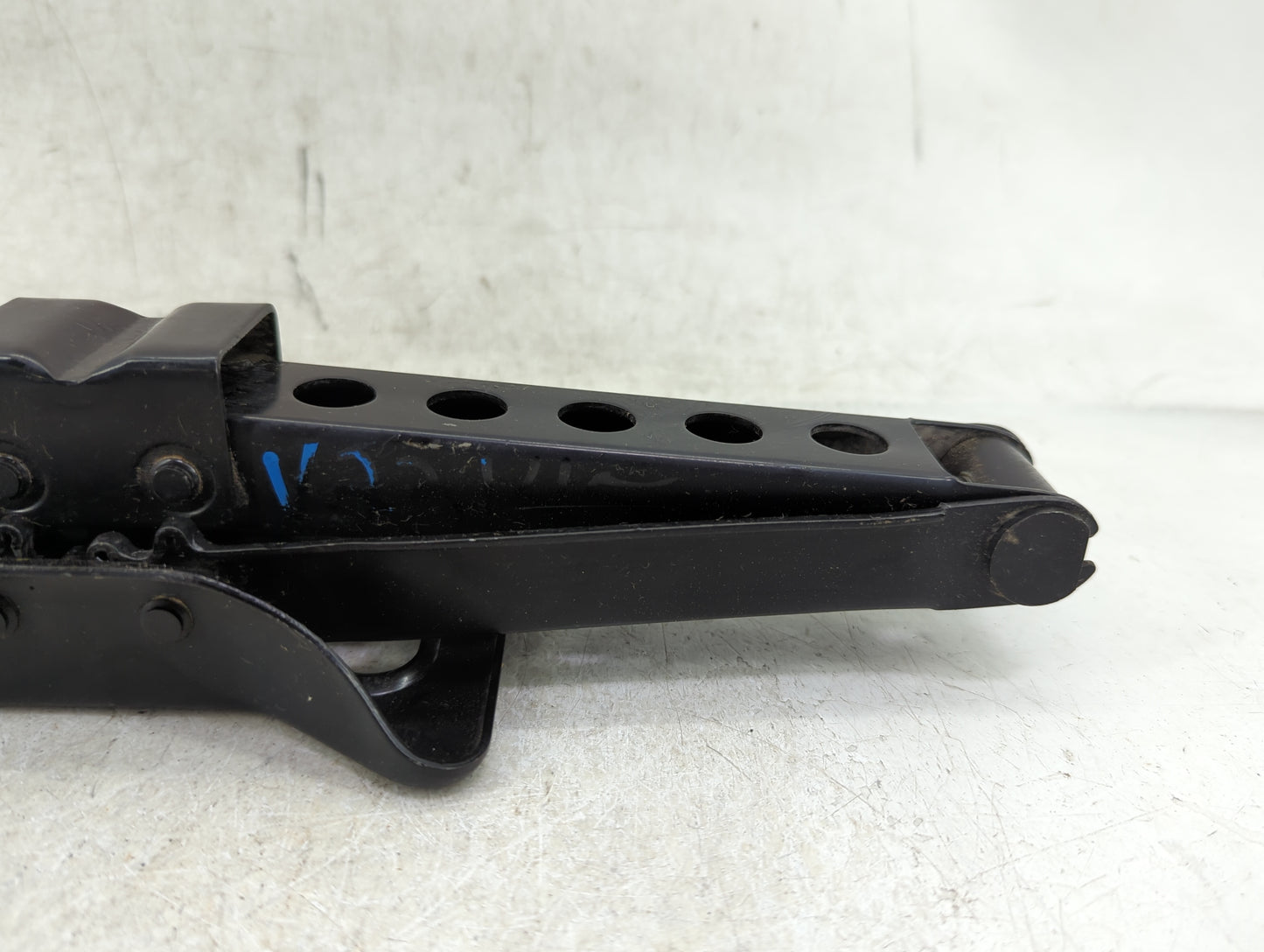 2022 Chrysler Voyager Spare Scissor Car Jack - Oemusedautoparts1.com