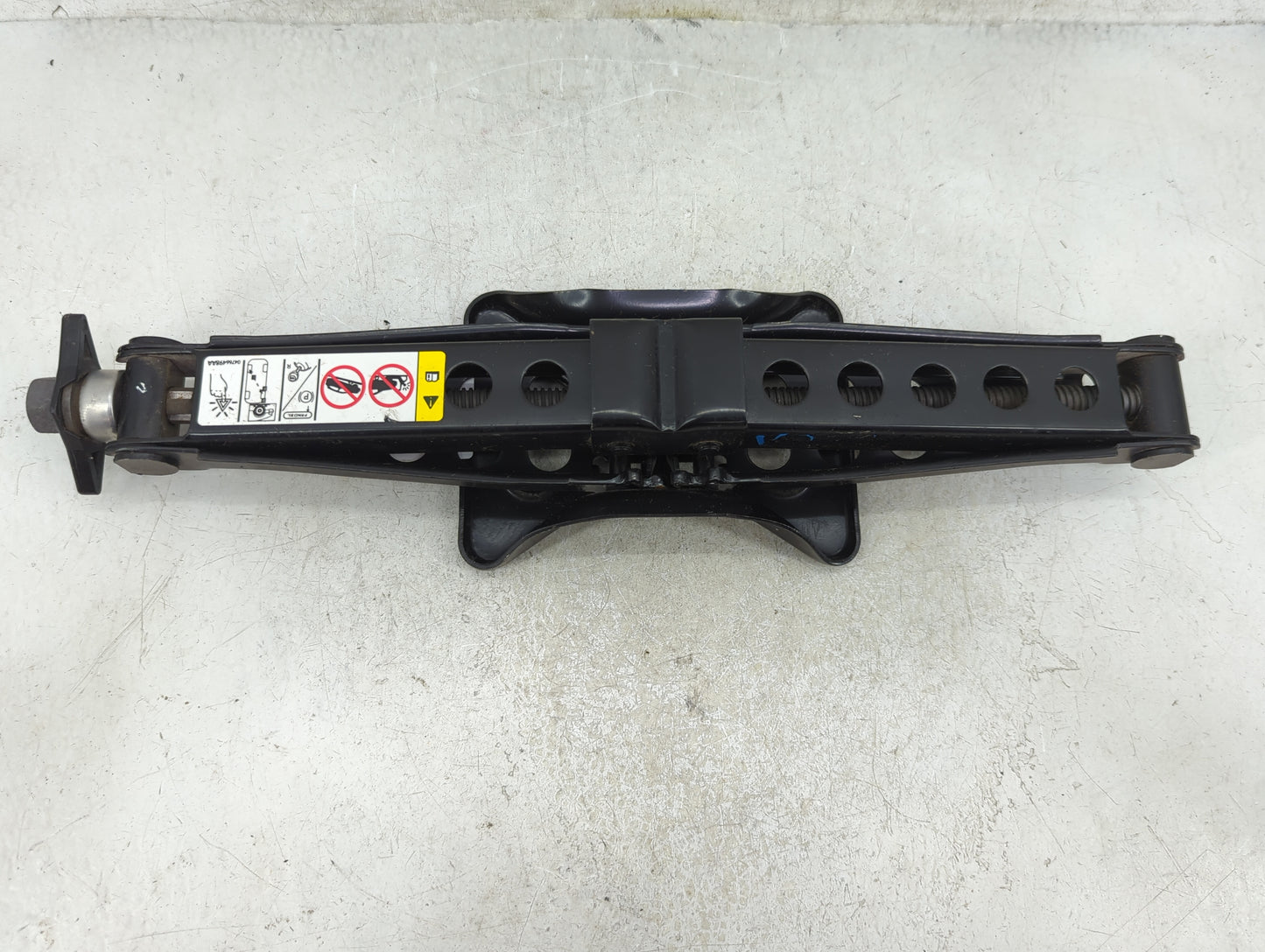 2022 Chrysler Voyager Spare Scissor Car Jack - Oemusedautoparts1.com