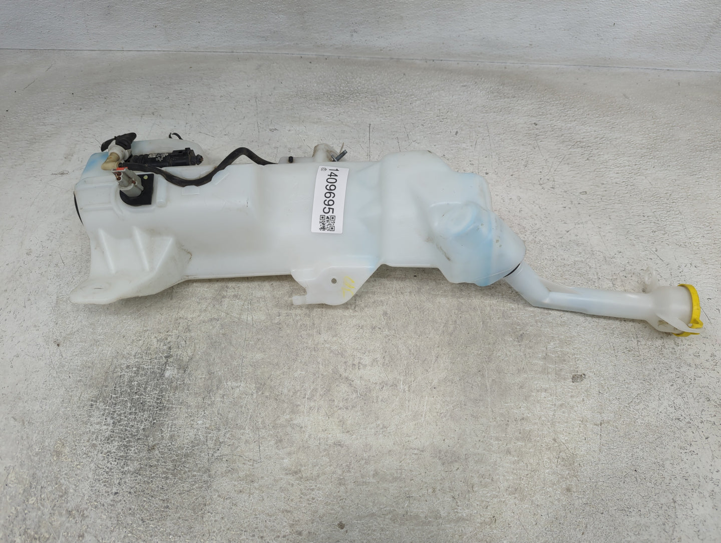 2020-2022 Chrysler Voyager Windshield Washer Fluid Reservoir Bottle Oem - Oemusedautoparts1.com
