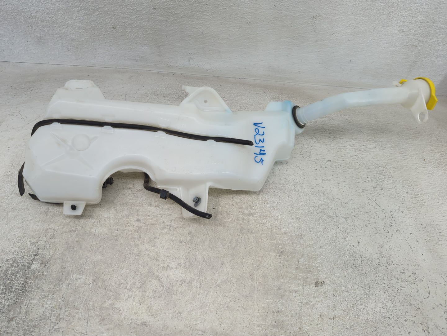 2020-2022 Chrysler Voyager Windshield Washer Fluid Reservoir Bottle Oem - Oemusedautoparts1.com