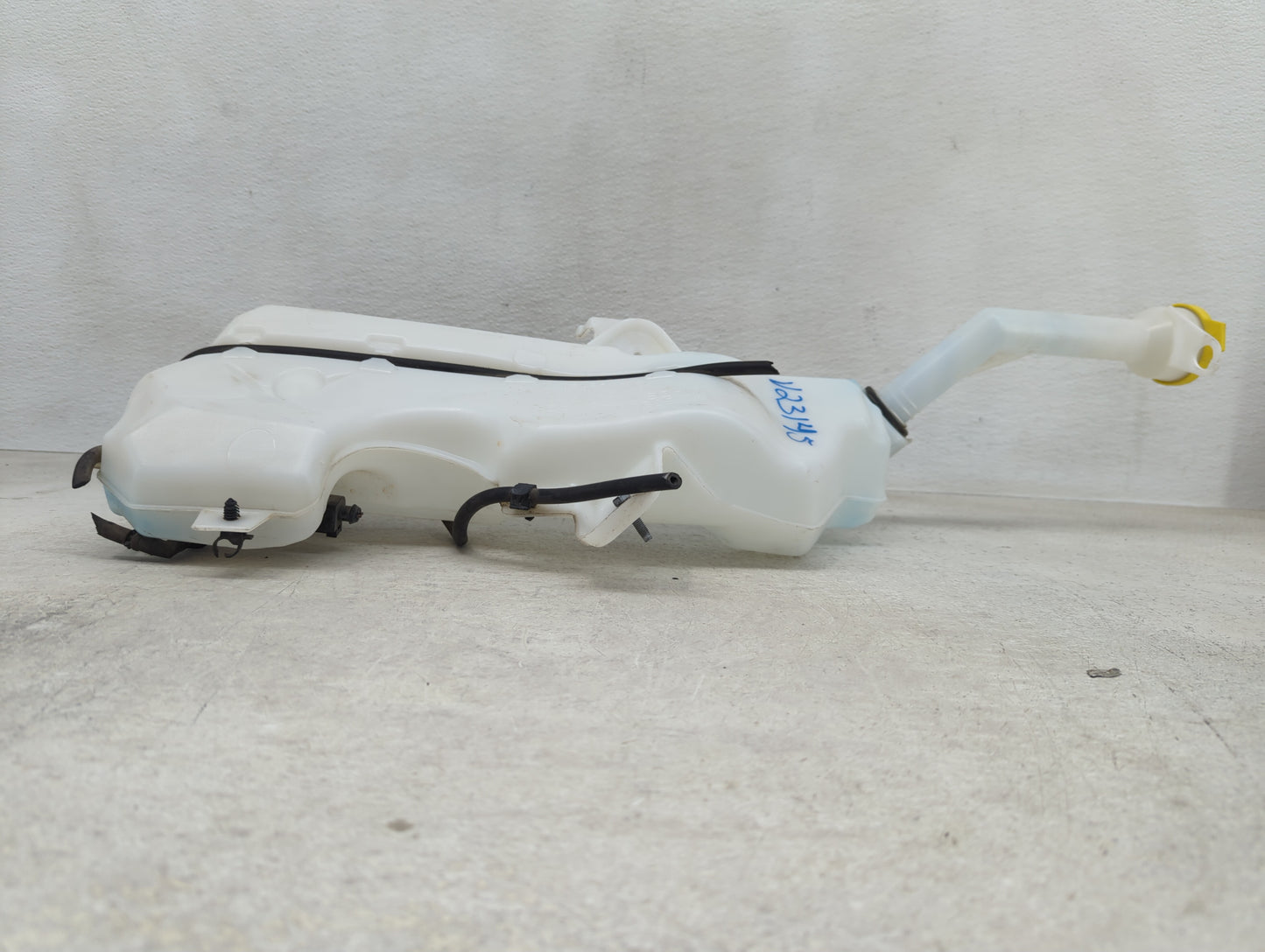 2020-2022 Chrysler Voyager Windshield Washer Fluid Reservoir Bottle Oem - Oemusedautoparts1.com