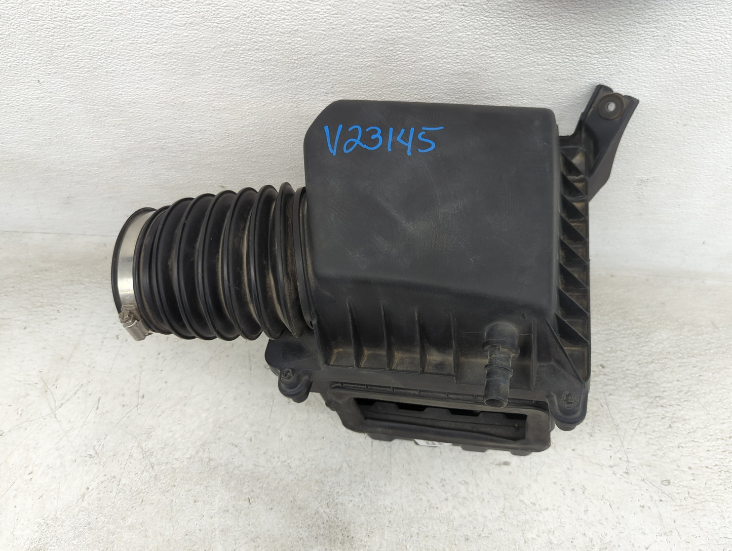 2020-2022 Chrysler Voyager Air Cleaner Intake-duct Hose Tube - Oemusedautoparts1.com