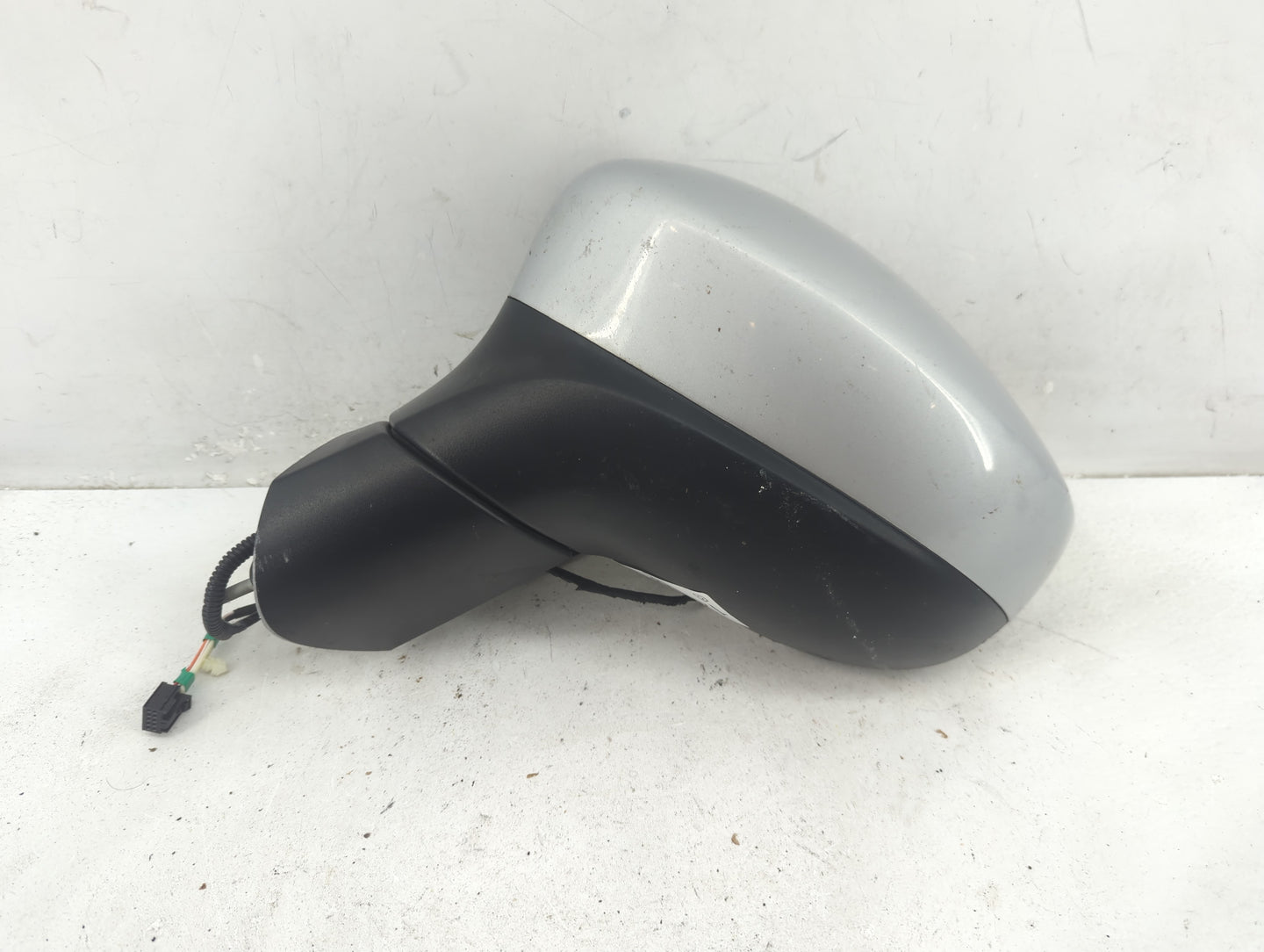 2020-2021 Chrysler Voyager Driver Side View Mirror - Left Door Mirror OEM Used - Oemusedautoparts1.com