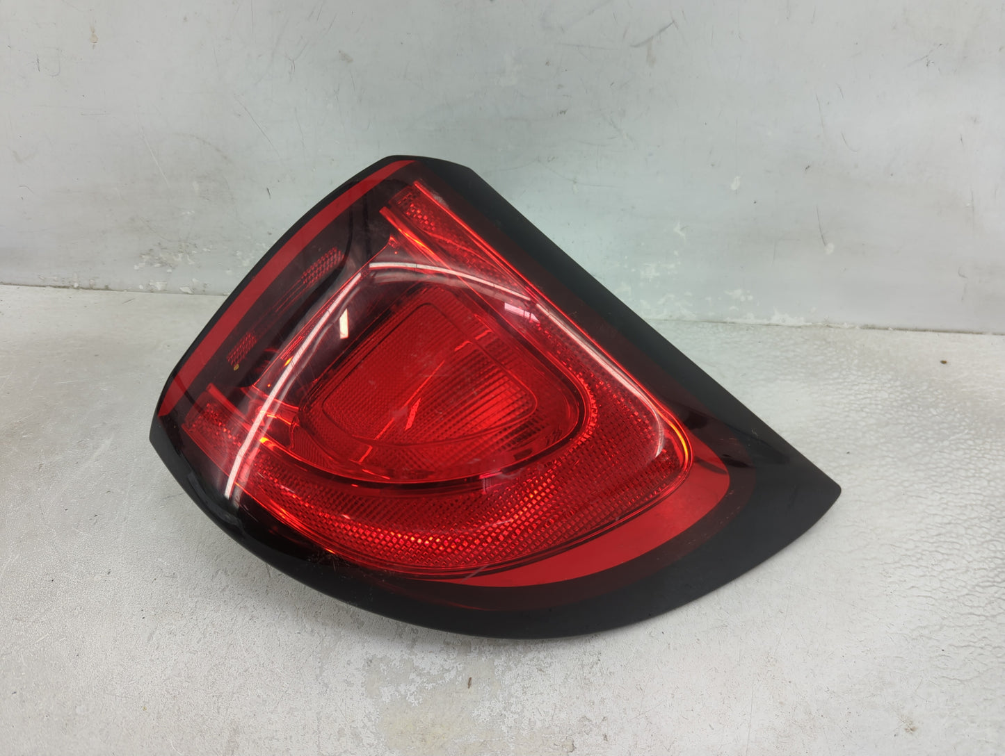 2020-2022 Chrysler Voyager Tail Light Assembly Passenger Right OEM P/N:P68229028AD Fits Fits 2017 2018 2019 2020 2021 2022 O
