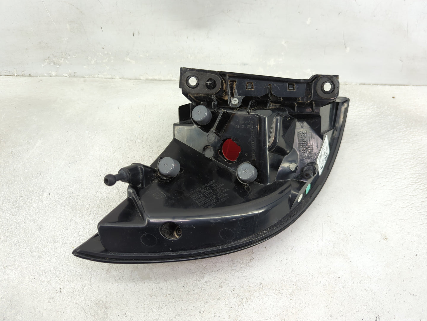 2020-2022 Chrysler Voyager Tail Light Assembly Passenger Right OEM P/N:P68229028AD Fits Fits 2017 2018 2019 2020 2021 2022 O