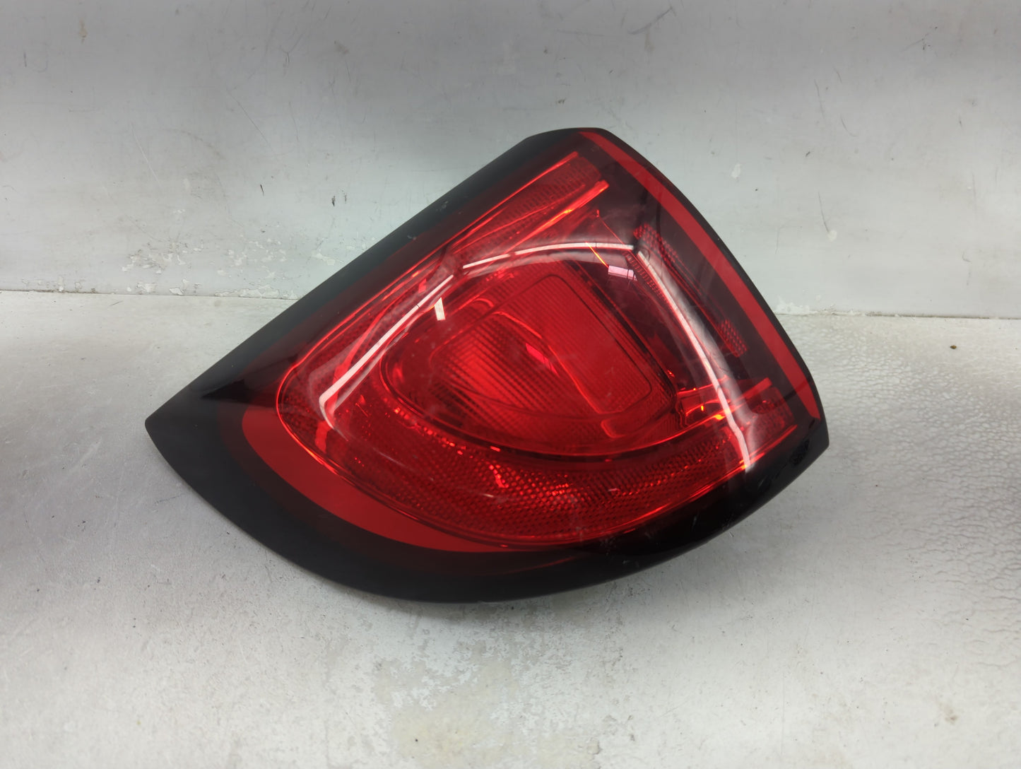 2020-2022 Chrysler Voyager Tail Light Assembly Driver Left OEM P/N:P68229029AD Fits Fits 2017 2018 2019 2020 2021 2022 OEM U