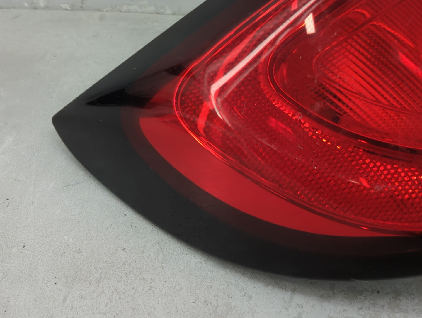2020-2022 Chrysler Voyager Tail Light Assembly Driver Left OEM P/N:P68229029AD Fits Fits 2017 2018 2019 2020 2021 2022 OEM U