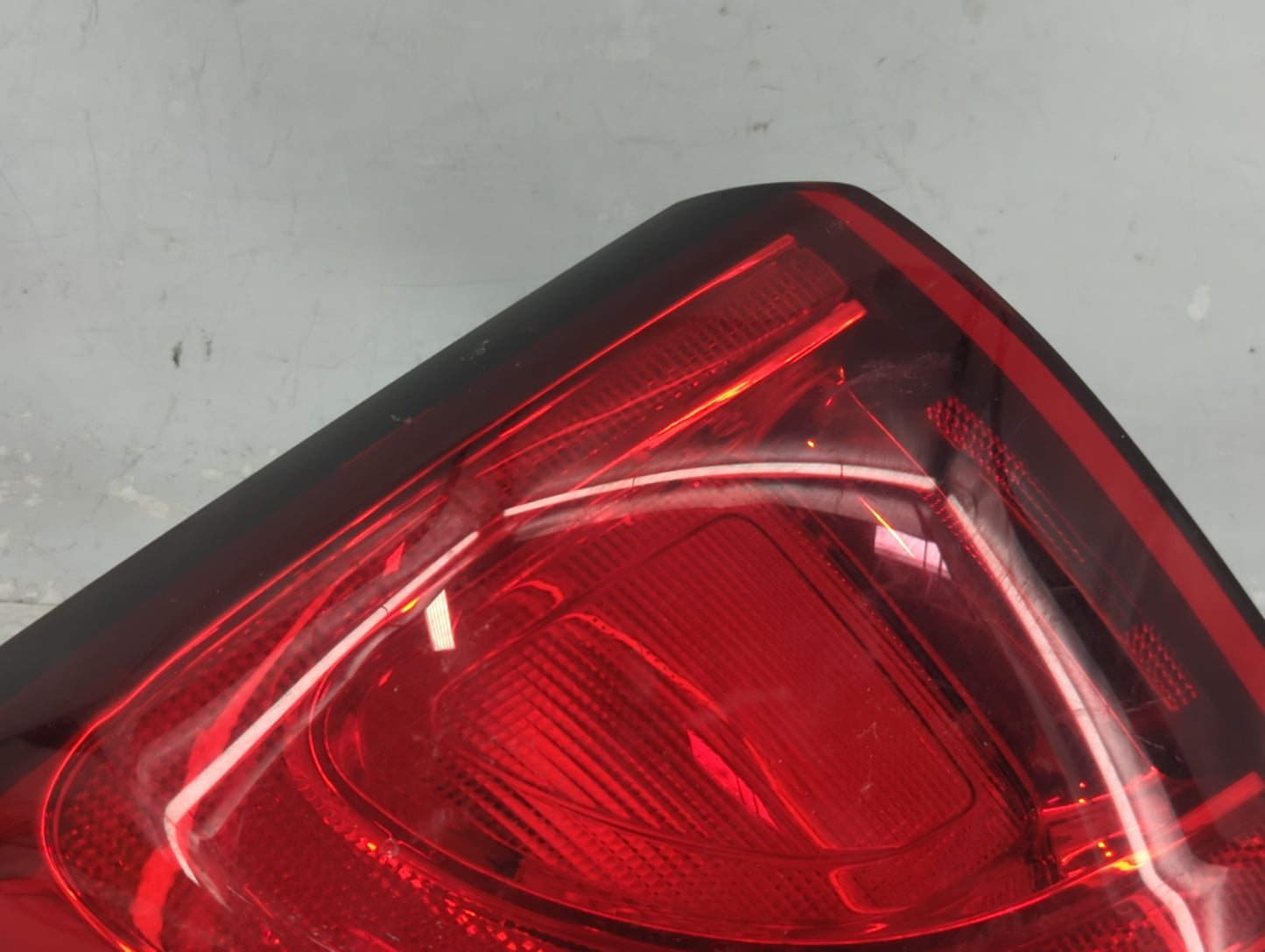 2020-2022 Chrysler Voyager Tail Light Assembly Driver Left OEM P/N:P68229029AD Fits Fits 2017 2018 2019 2020 2021 2022 OEM U