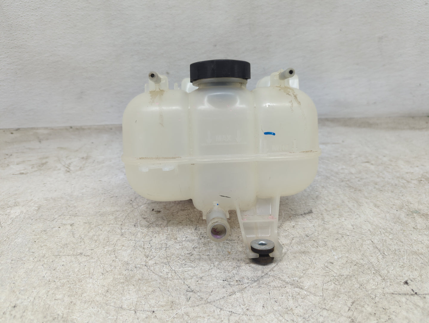 2022 Chrysler Voyager Radiator Coolant Overflow Expansion Tank Bottle - Oemusedautoparts1.com