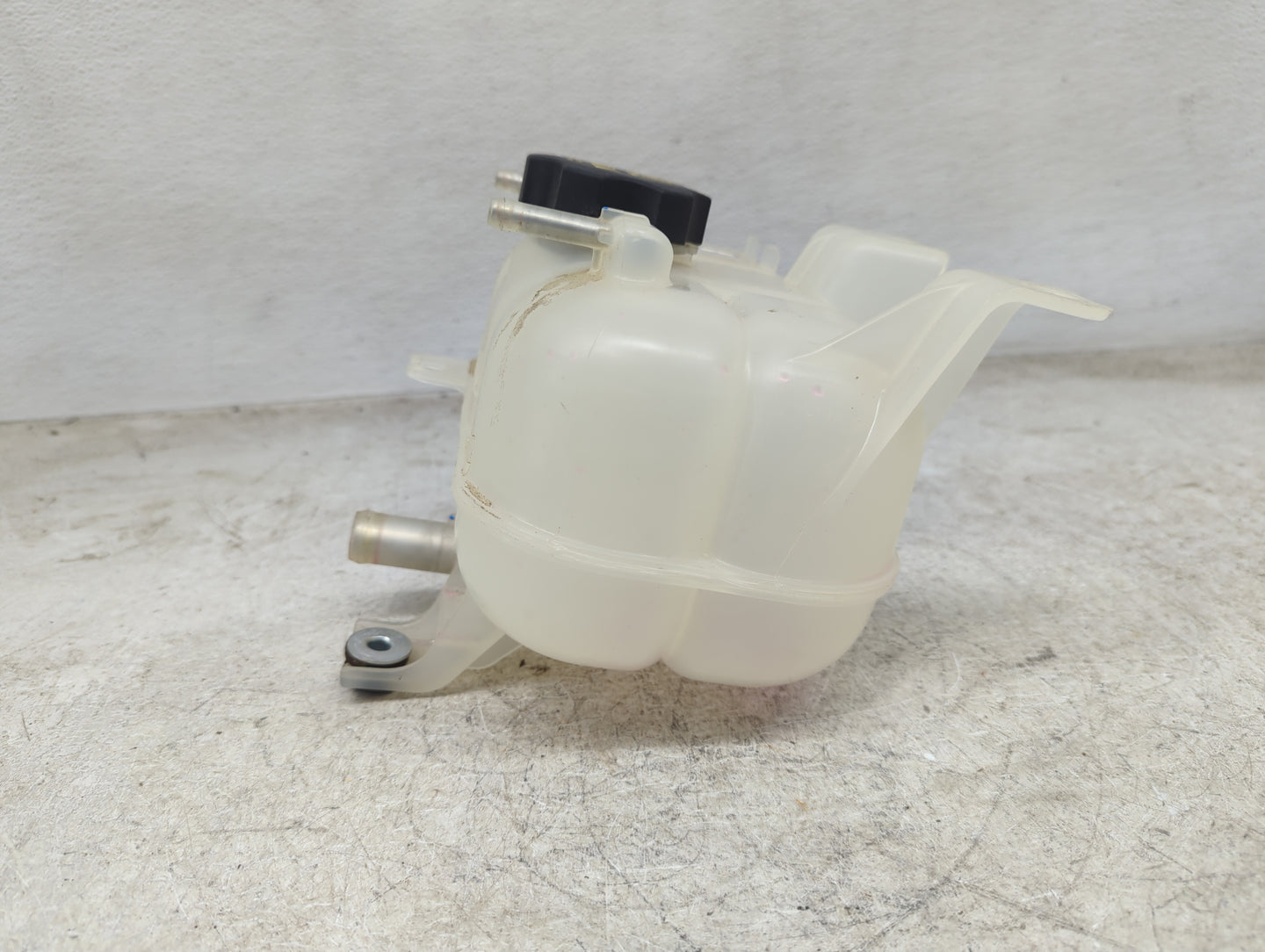2022 Chrysler Voyager Radiator Coolant Overflow Expansion Tank Bottle - Oemusedautoparts1.com