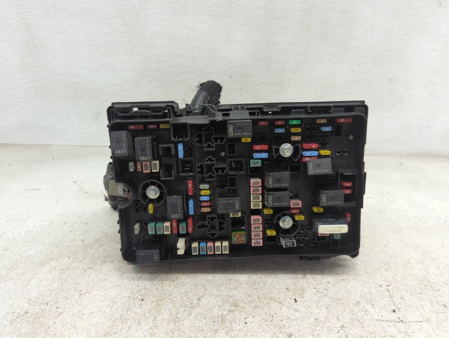 2020-2022 Chrysler Voyager Fusebox Fuse Box Panel Relay Module P/N:04692143AA Fits Fits 2020 2021 2022 OEM Used Auto Parts -
