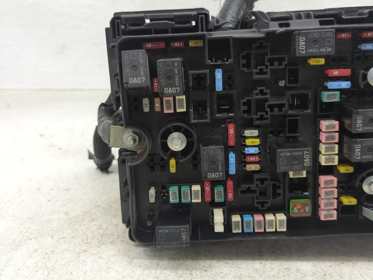 2020-2022 Chrysler Voyager Fusebox Fuse Box Panel Relay Module P/N:04692143AA Fits Fits 2020 2021 2022 OEM Used Auto Parts -