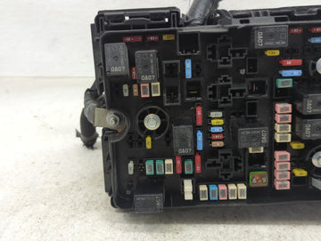 2020-2022 Chrysler Voyager Fusebox Fuse Box Panel Relay Module P/N:04692143AA Fits Fits 2020 2021 2022 OEM Used Auto Parts