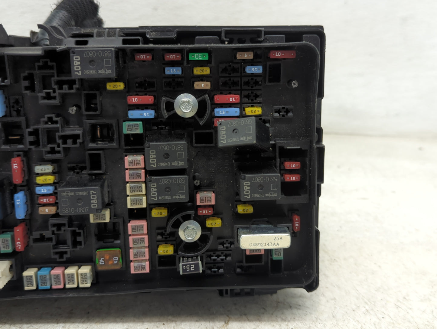 2020-2022 Chrysler Voyager Fusebox Fuse Box Panel Relay Module P/N:04692143AA Fits Fits 2020 2021 2022 OEM Used Auto Parts -
