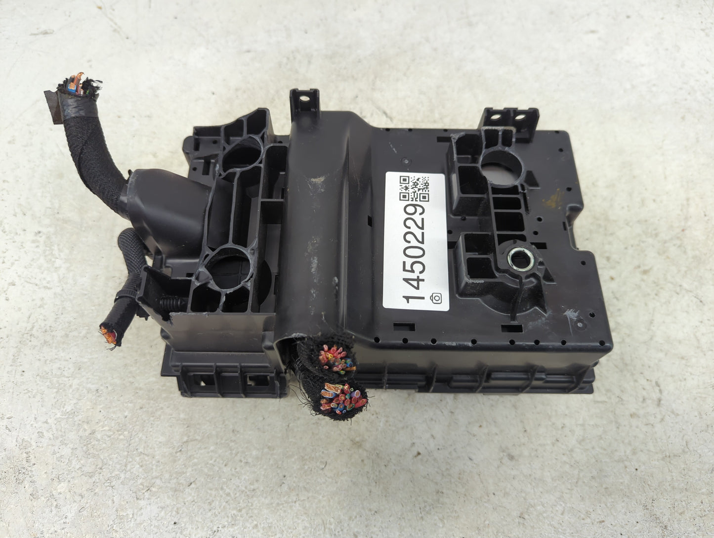 2020-2022 Chrysler Voyager Fusebox Fuse Box Panel Relay Module P/N:04692143AA Fits Fits 2020 2021 2022 OEM Used Auto Parts -