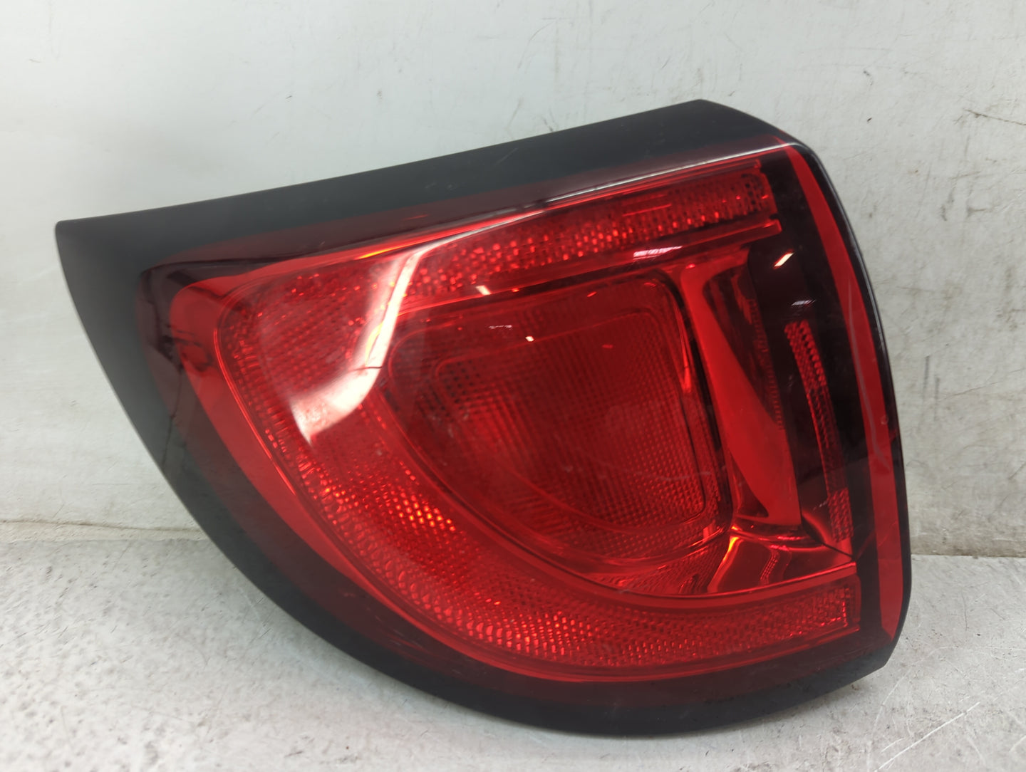 2020-2022 Chrysler Voyager Tail Light Assembly Driver Left OEM P/N:P68229029AD Fits Fits 2017 2018 2019 2020 2021 2022 OEM U