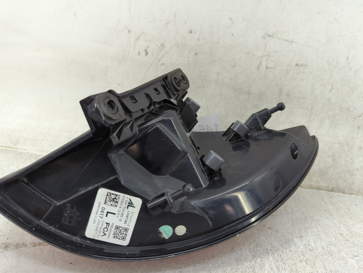 2020-2022 Chrysler Voyager Tail Light Assembly Driver Left OEM P/N:P68229029AD Fits Fits 2017 2018 2019 2020 2021 2022 OEM U