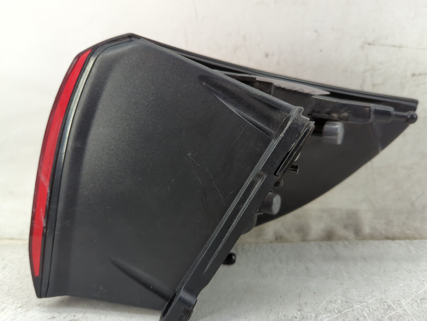 2020-2022 Chrysler Voyager Tail Light Assembly Driver Left OEM P/N:P68229029AD Fits Fits 2017 2018 2019 2020 2021 2022 OEM U
