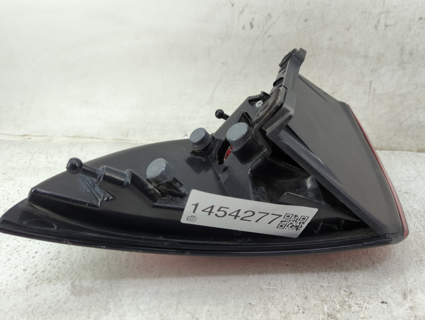 2020-2022 Chrysler Voyager Tail Light Assembly Driver Left OEM P/N:P68229029AD Fits Fits 2017 2018 2019 2020 2021 2022 OEM U
