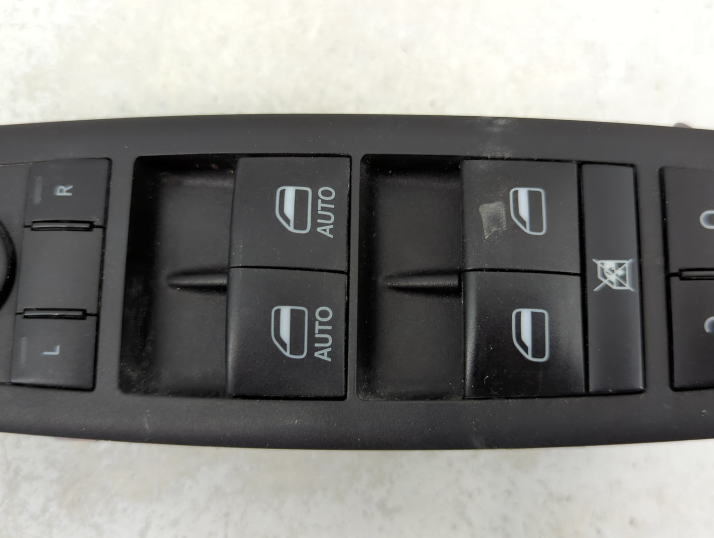2020-2022 Chrysler Voyager Master Power Window Switch Replacement Driver Side Left P/N:68234092AC Fits OEM Used Auto Parts -