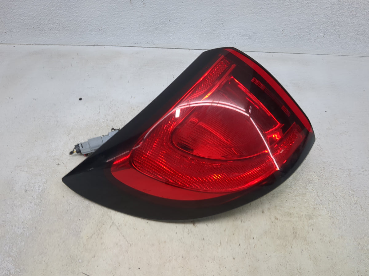 2020-2022 Chrysler Voyager Tail Light Assembly Driver Left OEM P/N:P68229029AD F00HTC408318 Fits OEM Used Auto Parts - Oemus