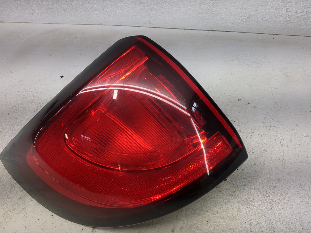 2020-2022 Chrysler Voyager Tail Light Assembly Driver Left OEM P/N:P68229029AD F00HTC408318 Fits OEM Used Auto Parts - Oemus