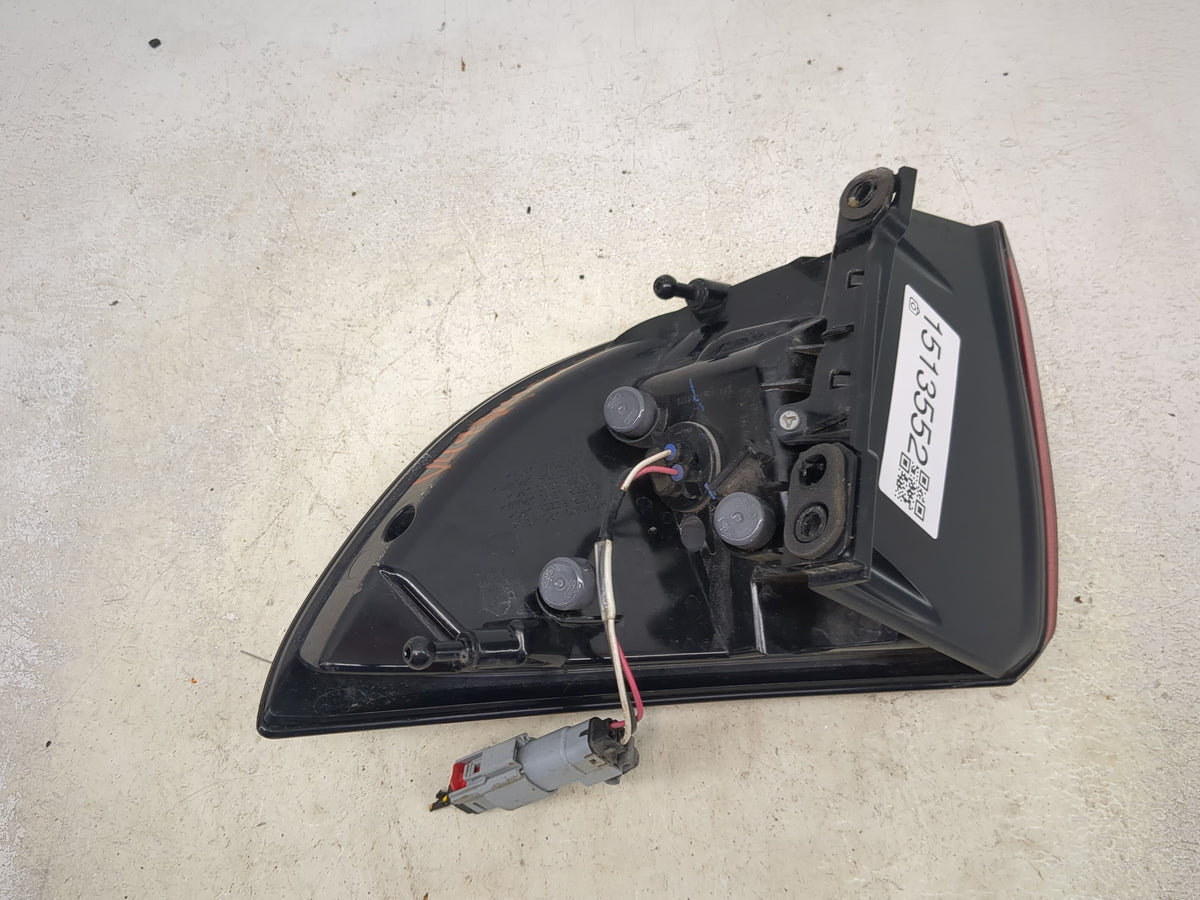 2020-2022 Chrysler Voyager Tail Light Assembly Driver Left OEM P/N:P68229029AD F00HTC408318 Fits OEM Used Auto Parts - Oemus