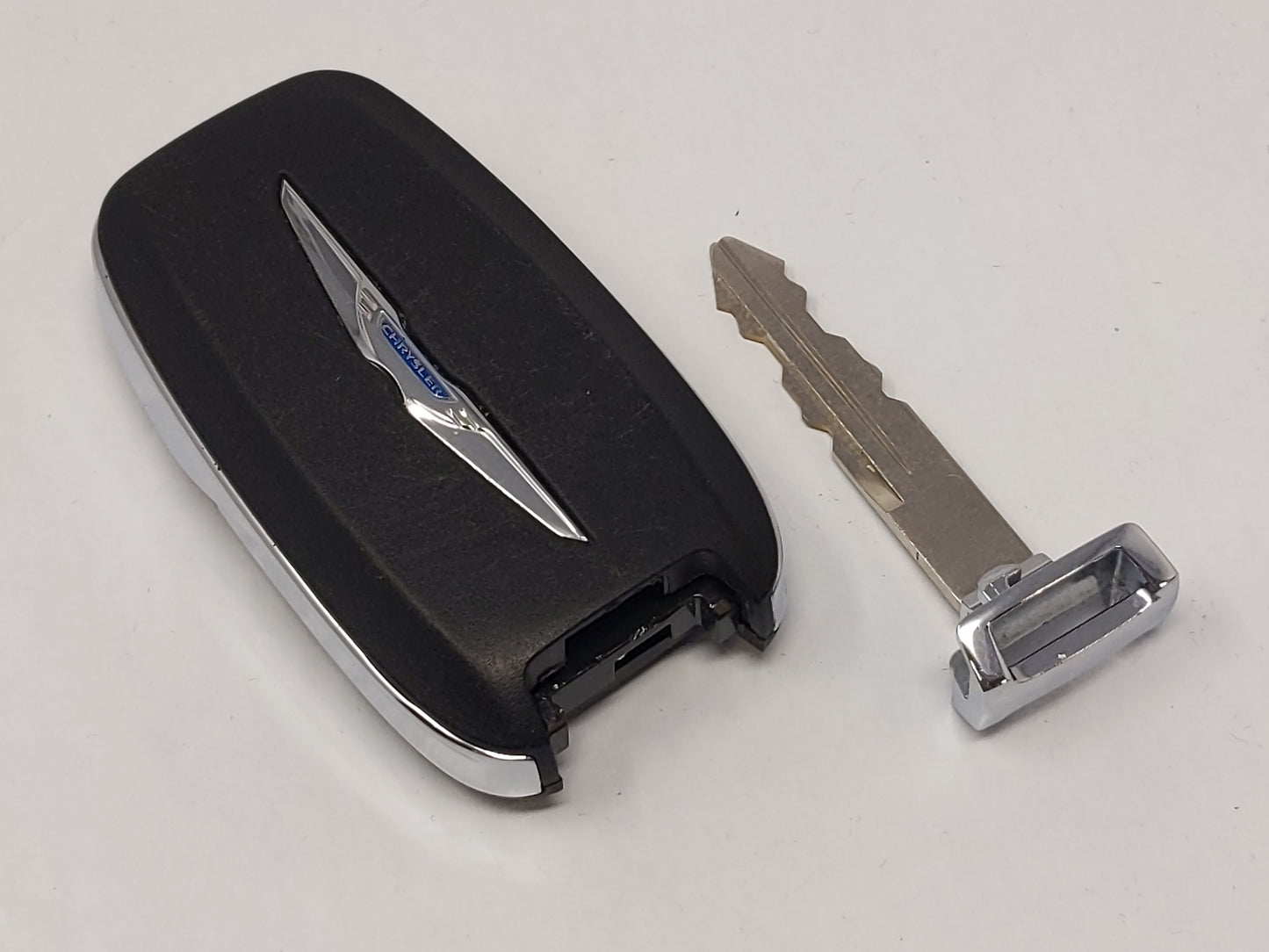2020-2021 Chrysler Voyager Keyless Entry Remote M3n-97395900 A2c973995900 - Oemusedautoparts1.com