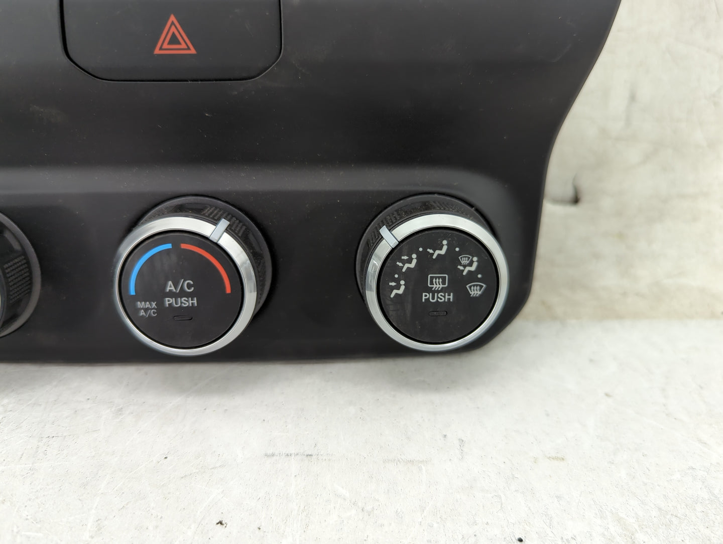 2022 Dodge 3500 Pickup Climate Control Module Temperature AC/Heater Replacement P/N:P68340281AD 17023199-04 Fits Fits 2020 2