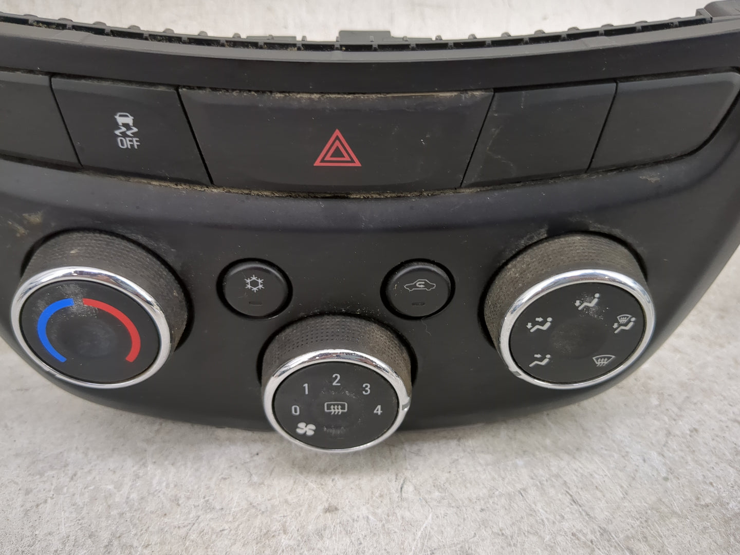 2022 Dodge Challenger Climate Control Module Temperature AC/Heater Replacement P/N:42588188 Fits OEM Used Auto Parts - Oemus