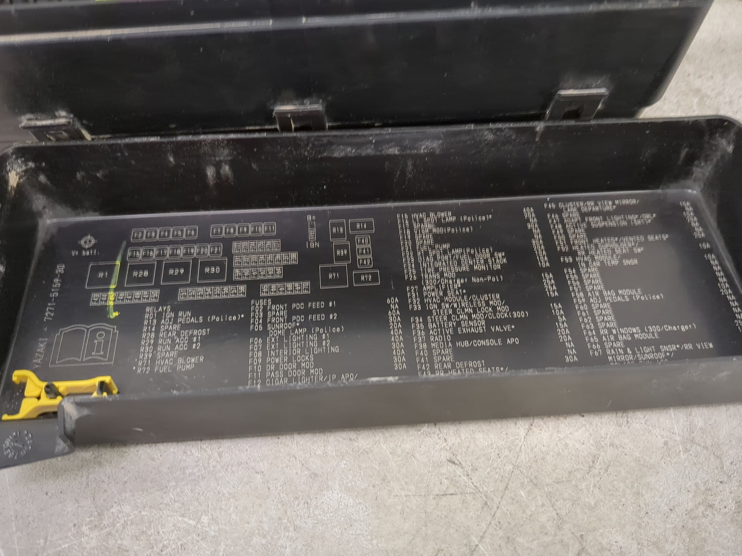 2022 Dodge Charger Fusebox Fuse Box Panel Relay Module P/N:68067896AA P68067896AA, 04671896AA, 04727101AA, 04727170AA Fits O