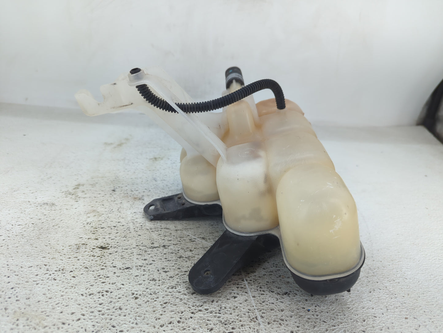 2016-2022 Dodge Durango Radiator Coolant Overflow Expansion Tank Bottle 1432661 - Oemusedautoparts1.com